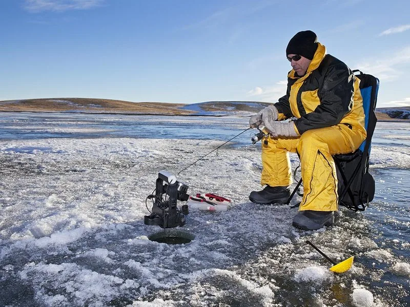 Frozen Canadian Waters: The Thrill of Ice Fishing and Online Casino Games, ice fishing gambling game